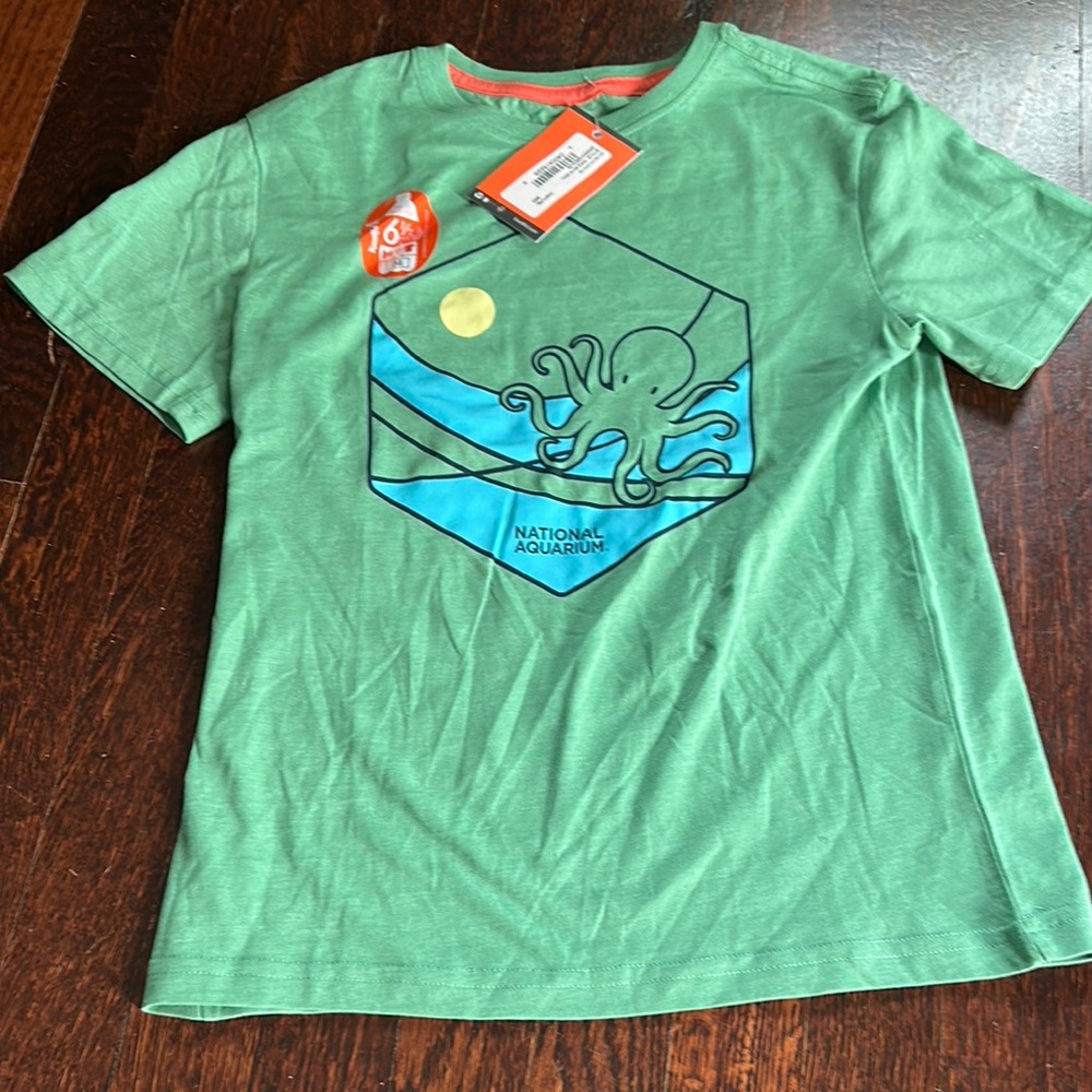 Green Short Sleeve Tees with Graphic Designs